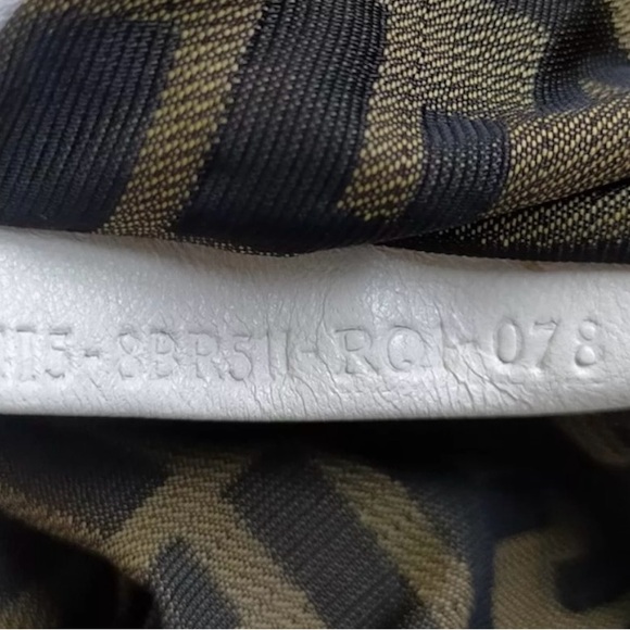 ❌❌SOLD❌❌FENDI SPY BAG AUTHENTIC - Picture 5 of 5
